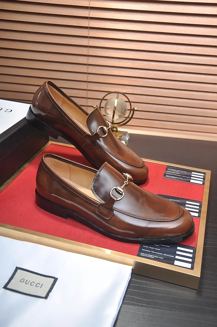 Factory price 540💶Italian top luxury men's shoe giant (GUCCI) (Gucci) (full cowhide lining) new arrival🍃Original European style🔰 Pleasant to the eye😍In order to make the shoes more durable and non-deformable🌀The production continues to follow traditional methods but there is still no lack of innovation💪The original sheepskin is chosen for the leather♻️Smooth, natural and exceptionally bright⭐Made of imported cowhide The rich man’s first choice 38-45 (45 customized)